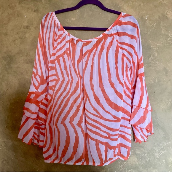 Monte by D.P. Altomonte Lightweight Flowy Bell Sleeve Top - Picture 4 of 4